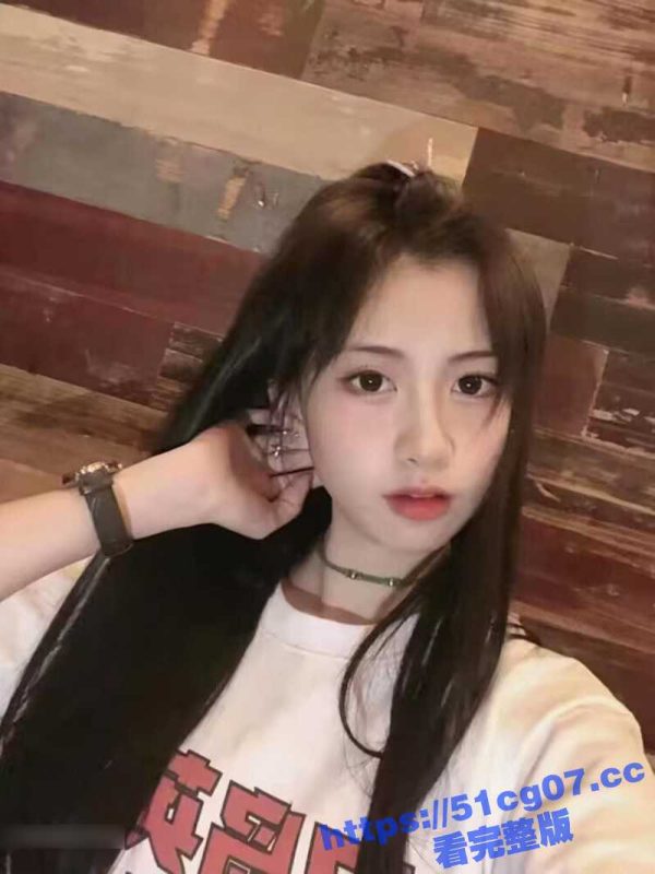 小红书约炮 云南财经大学大二学妹 超高颜值的清纯美女 被大屌疯狂抽插 爽的在床上不停扭动嚎叫-51吃瓜网