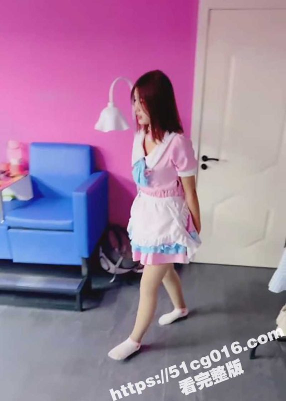 台球厅调教大学校花  舔脚、扇耳光、吃口水踩踏羞辱 女S 狂虐驯服萝莉小母狗！-51吃瓜网