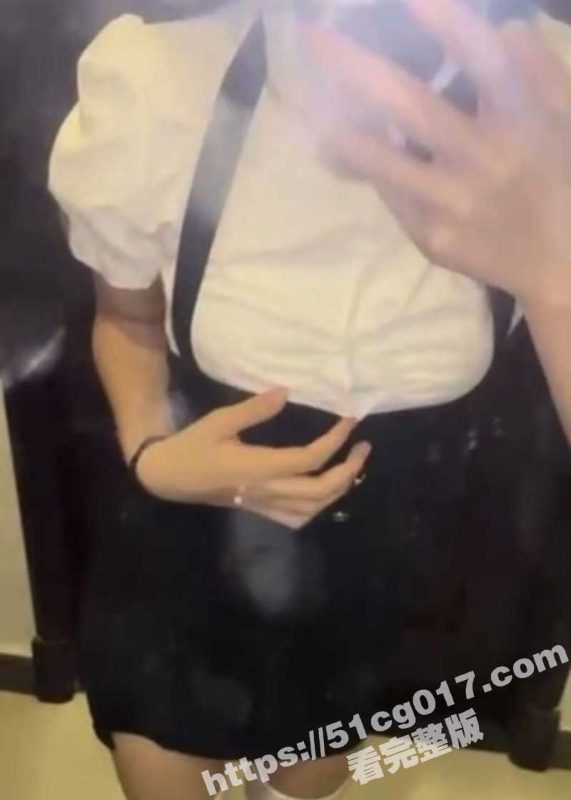 兄妹乱伦 哥哥掏出大屌操弄白丝袜馒头逼亲妹妹 真正乱伦光的刺激都足以让人高潮不止！-51吃瓜网