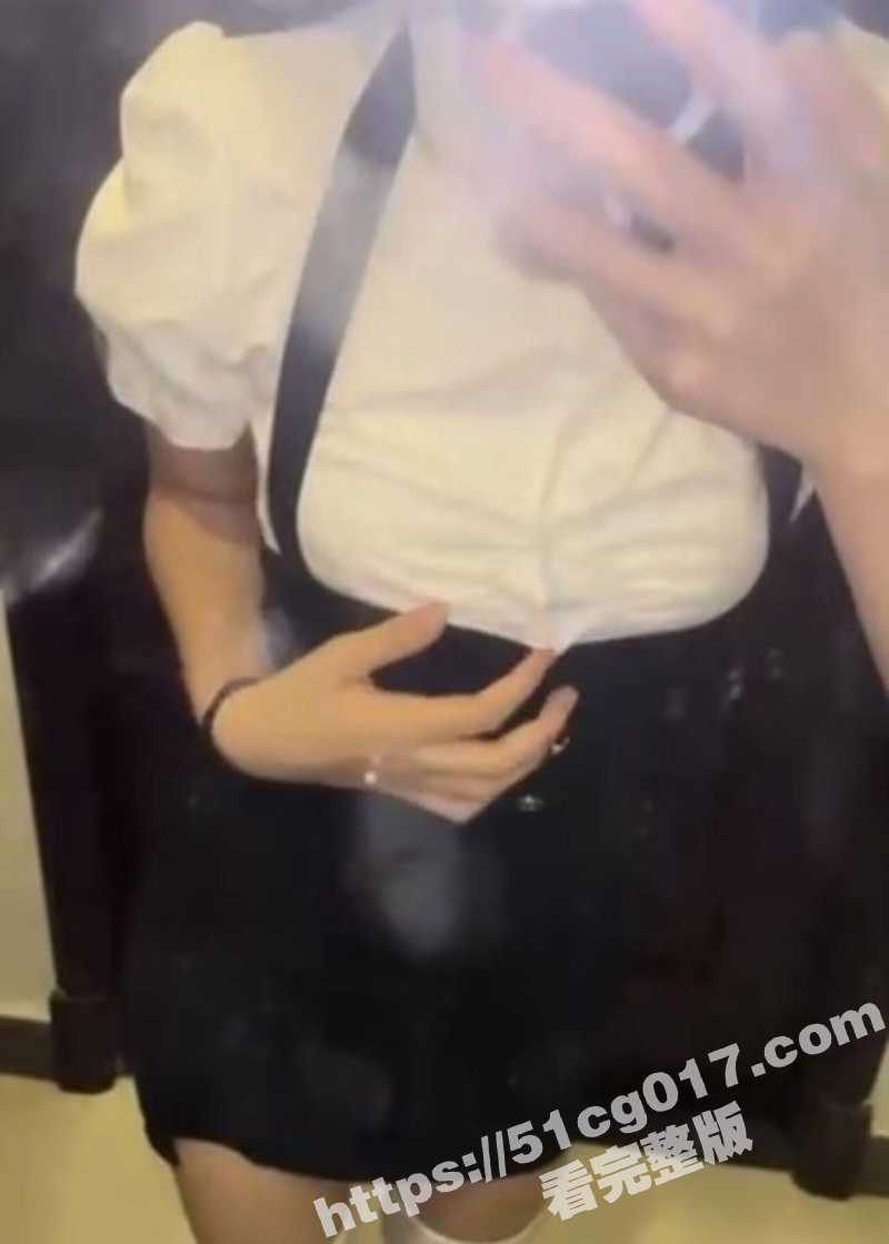 兄妹乱伦 哥哥掏出大屌操弄白丝袜馒头逼亲妹妹 真正乱伦光的刺激都足以让人高潮不止！ - 51吃瓜网-51吃瓜网