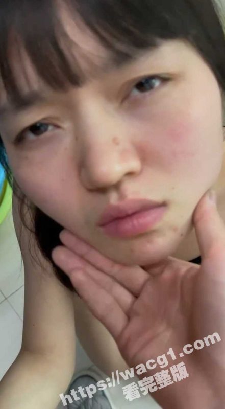 出租屋调教母狗女友 穿上性感黑色情趣衣跪舔鸡巴 边舔边扇她逼脸 暴力揉捏奶子操死她!-51吃瓜网