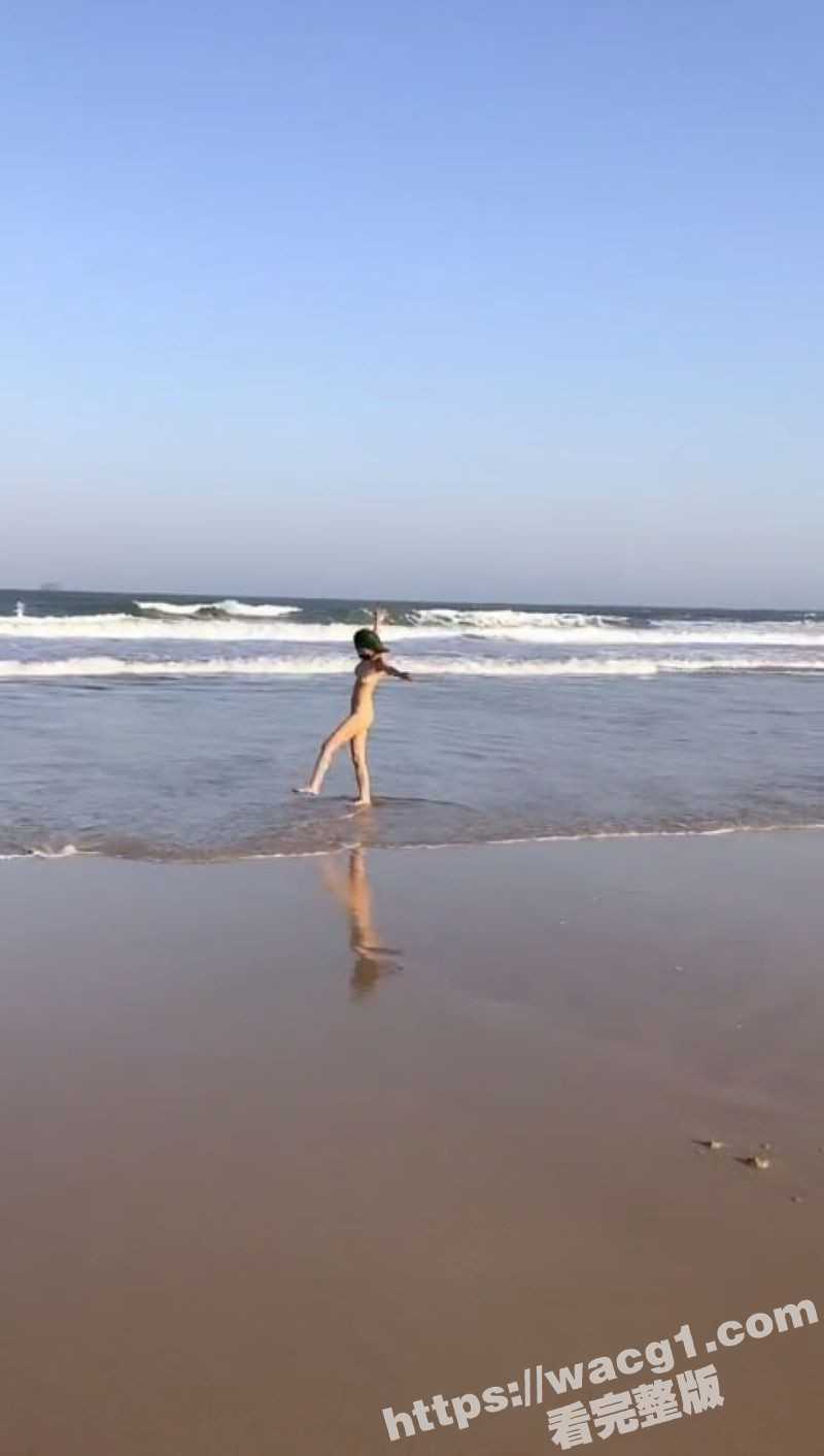 海南三亚湾海滩上惊现裸女 专业露出婊进军三亚了 原来是这个骚货 车上还不忘勾引摄影师 - 51吃瓜网-51吃瓜网