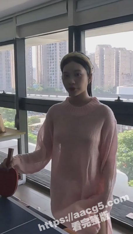 中国擦边网红转战海外抖音Tiktok 真空打乒乓球爆火 两颗奶子若隐若现 吸引大量粉丝驻足围观-51吃瓜网