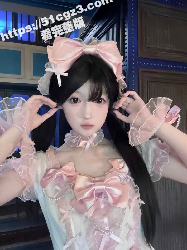 江苏02年可爱的小萝莉被主人拽着头发狠狠地爆菊 反差感真的是太强了!双马尾才是最好的方向盘 !-51吃瓜网