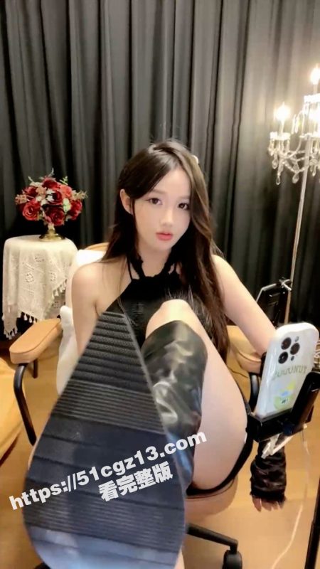 极品高颜值女主播定制视频 戴蕾丝手套穿皮靴 对着镜头羞辱男奴 淫语聊骚！-51吃瓜网