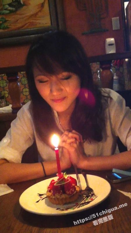 台湾情侣泄密  给女友过生日就是为了等会再好好操她的B-51吃瓜网