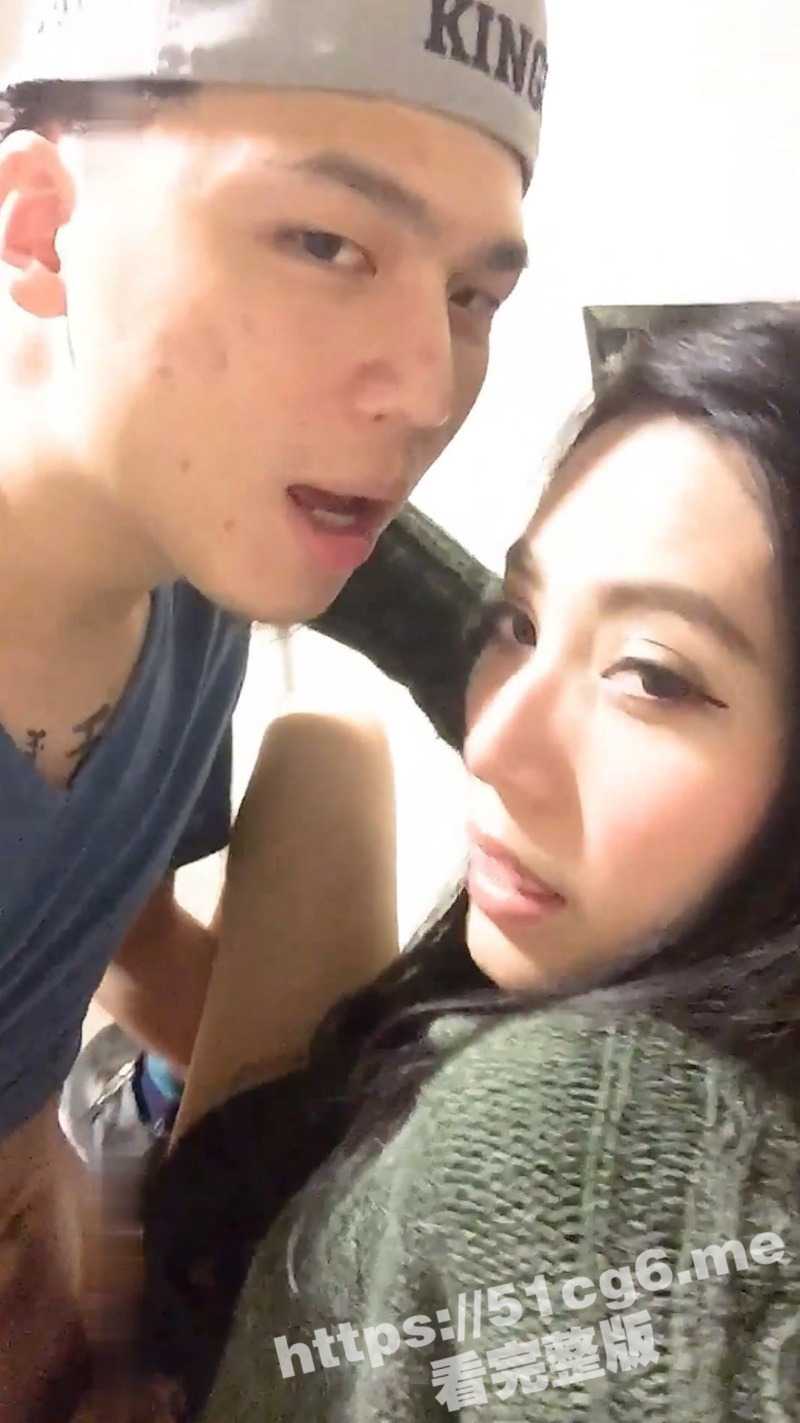 一对在厕所里偷情的年轻男女被露脸曝光 一边听着外面有人走动一边疯狂输出 太刺激了！ - 51吃瓜网-51吃瓜网