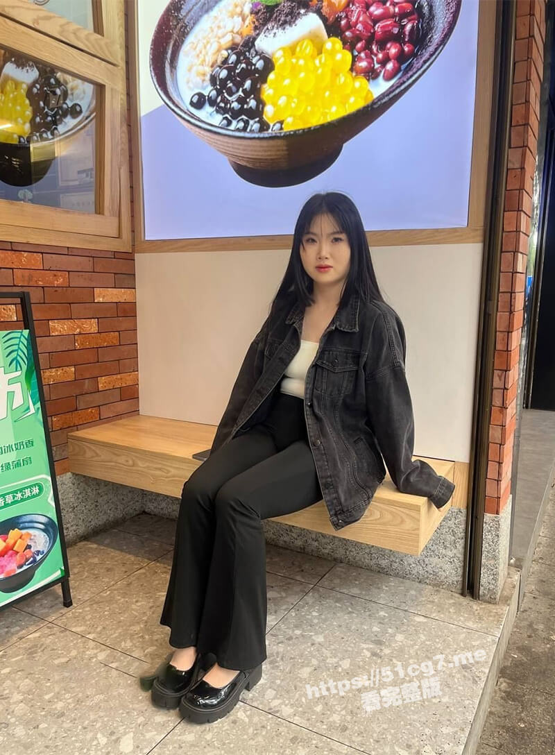 零零后反差婊美女 宋绮玉 与男友自拍性爱视频 嫌弃男友鸡巴不够大 要自己抓个小棒棒刺激 - 51吃瓜网-51吃瓜网